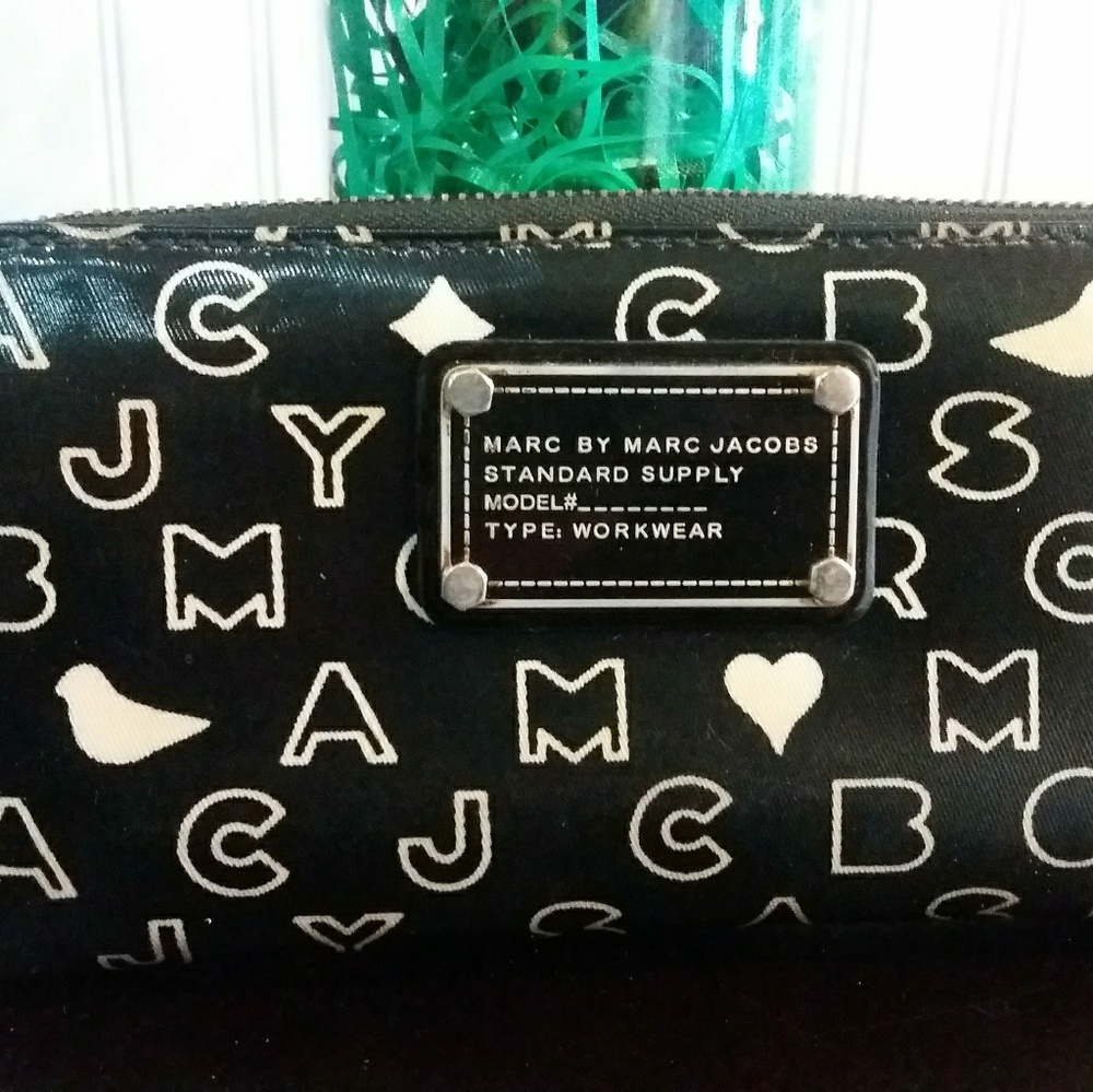 Marc Jacobs Large Zip Around Wallet
